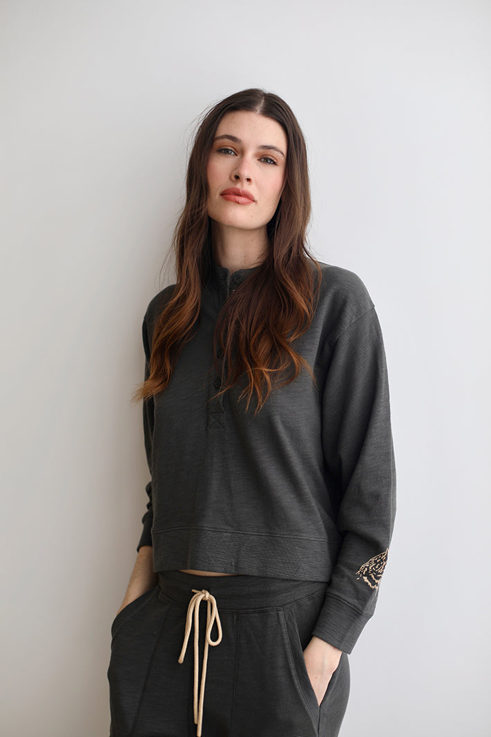 Remera Larga Cheetah Grey