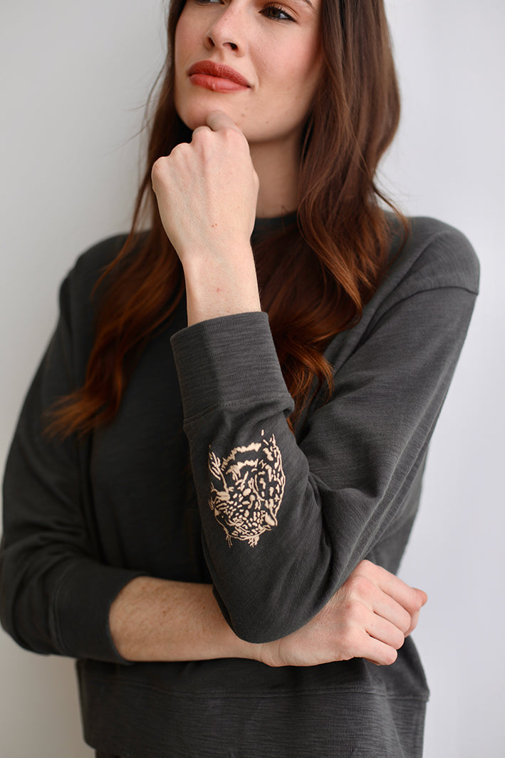 Remera Larga Cheetah Grey