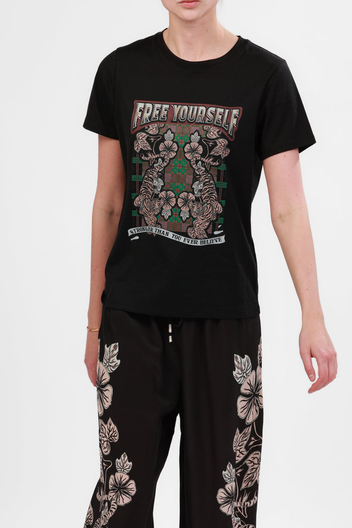 Remera Free Yourself Blossom Black